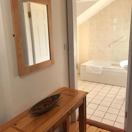 1 Sheen View Holiday home